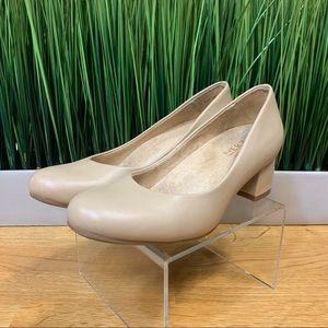 5 Naturalizer Round Toe Memory Foam Heel